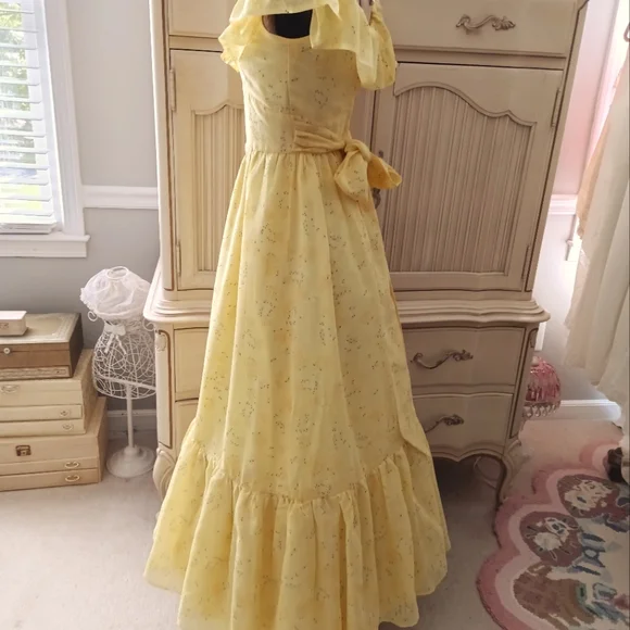 STUNNING 1970S VINTAGE YELLOW FLOCKED MAXI DRESS! - Picture 6 of 14
